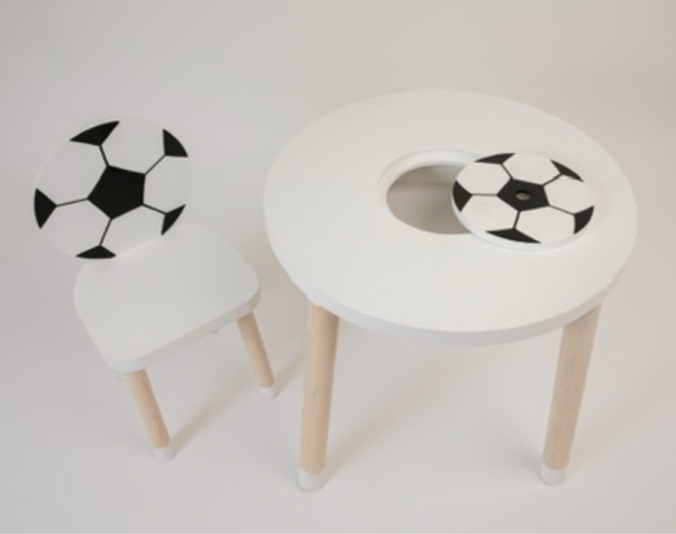 Mesa con dos sillas fut