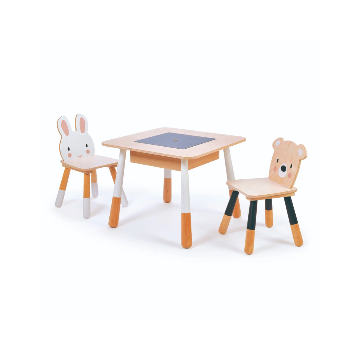 Set de mesa y dos sillas de madera
